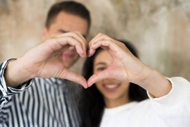 اگر خانمی این نشانه هارو داشت یعنی دوست داره | چند روش تشخیص خانم های عاشق