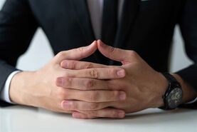 روانشناسی |  شخصیت شناسی جالب از مدل داخل هم بردن انگشتان دست