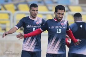 ستاره پرسپولیس در دربی نیمکت نشین میشود