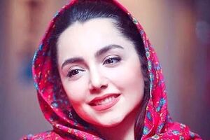 دلبری نازنین بیاتی با این تیپ زیبا و موهای فرفری | حلقه میلیاردی نازنین بیانی همه را میخ کوب کرد