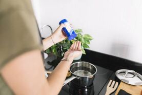 خواص و فواید قابل توجه نوشیدن آب نمک با معده خالی
